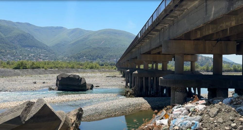 Ura e Milotit mbyllet përfundimisht, Rreziku nga shembja paralizon qarkullimin